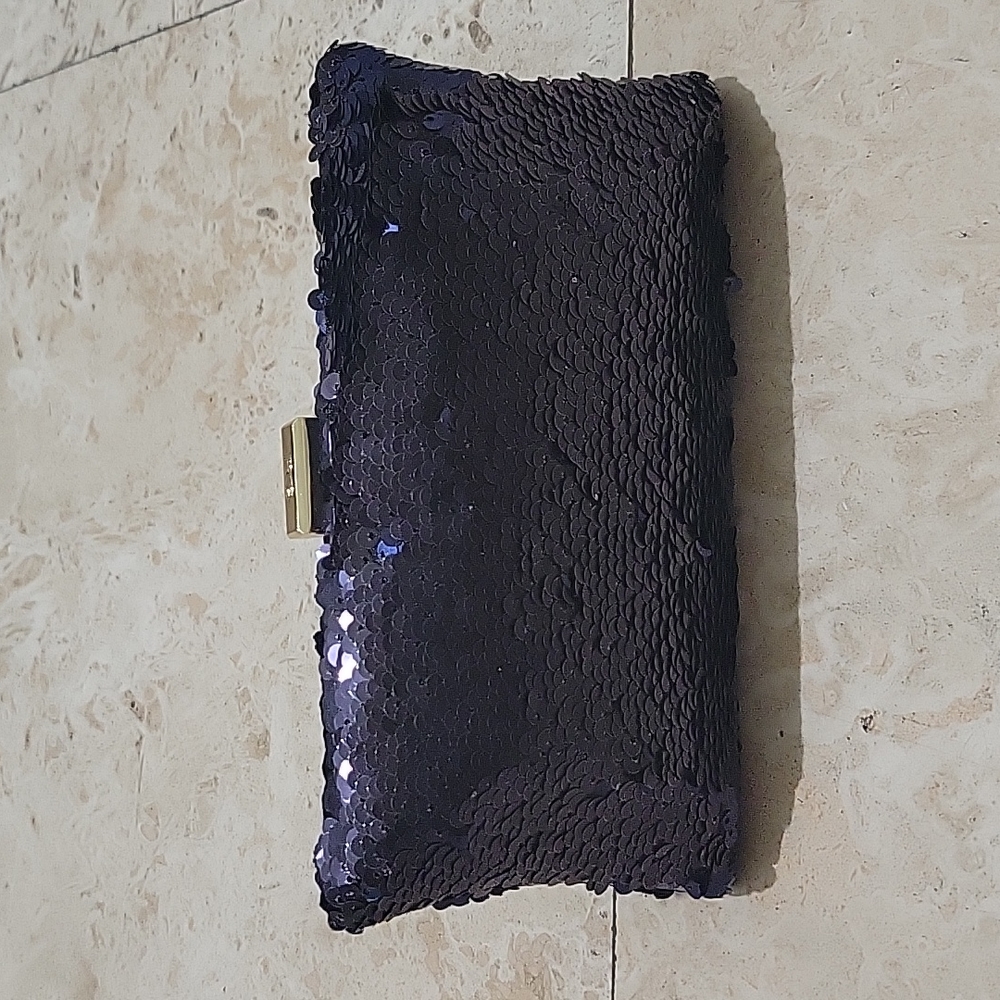 BN Purificacion García sequin clutch with gold, chain strap.